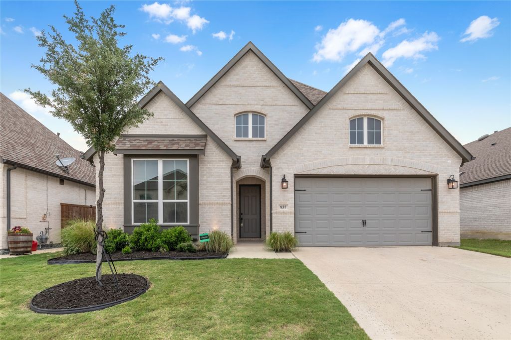 937 Rosebay Drive, Justin, TX 76247