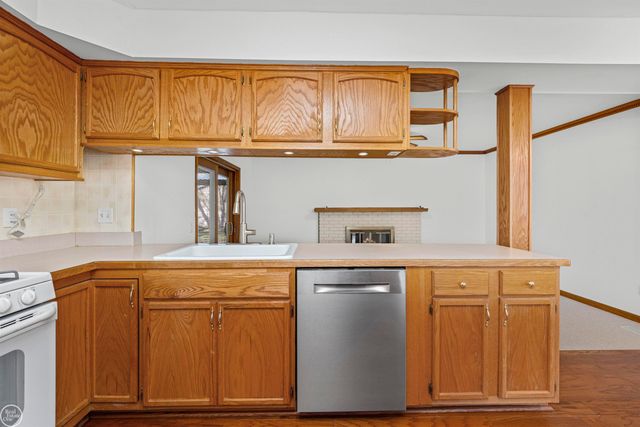 14833 Westpoint Drive, Sterling Heights, MI 48313