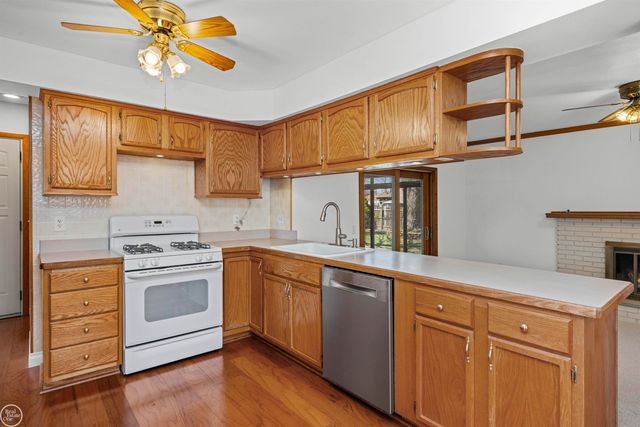 14833 Westpoint Drive, Sterling Heights, MI 48313