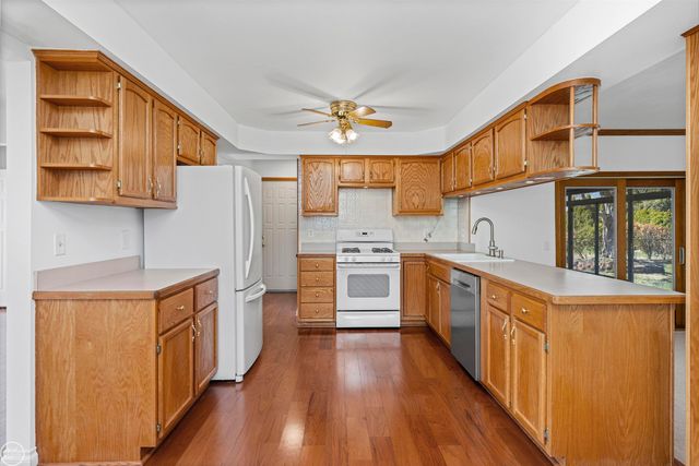 14833 Westpoint Drive, Sterling Heights, MI 48313
