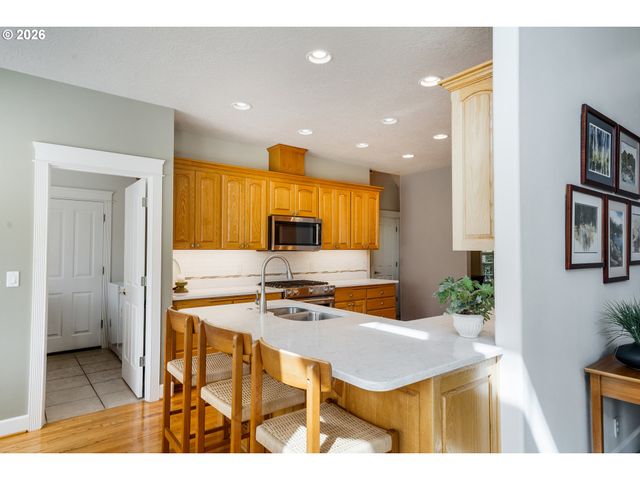 2940 SUMMIT TERRACE Dr, Eugene, OR 97405