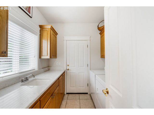 2940 SUMMIT TERRACE Dr, Eugene, OR 97405