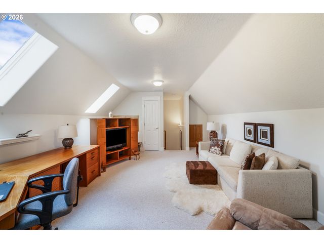 2940 SUMMIT TERRACE Dr, Eugene, OR 97405