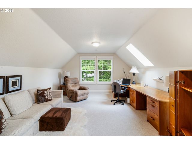 2940 SUMMIT TERRACE Dr, Eugene, OR 97405
