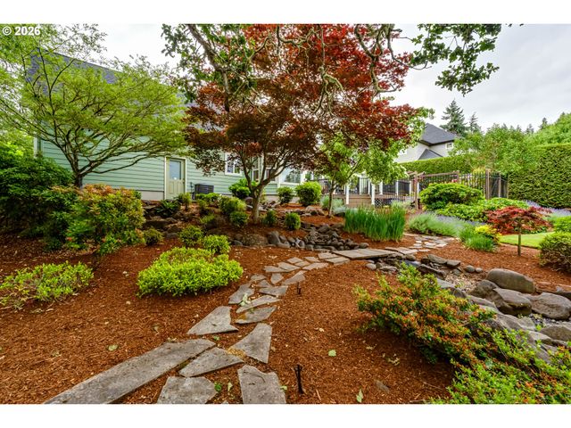 2940 SUMMIT TERRACE Dr, Eugene, OR 97405