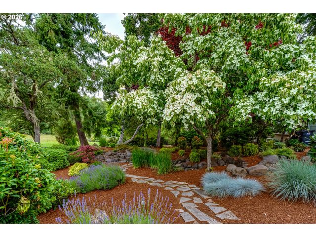 2940 SUMMIT TERRACE Dr, Eugene, OR 97405
