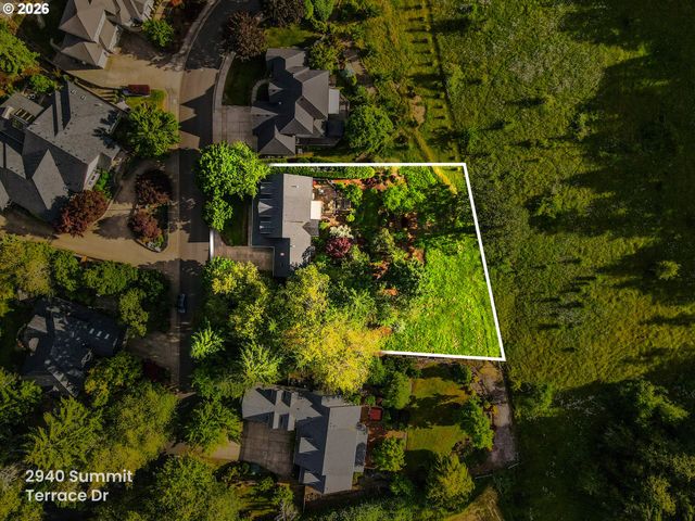 2940 SUMMIT TERRACE Dr, Eugene, OR 97405