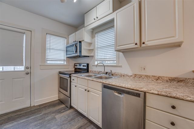 107 N Shawnee Street, Ennis, TX 75119