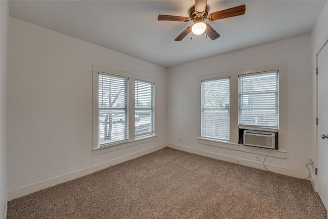 107 N Shawnee Street, Ennis, TX 75119