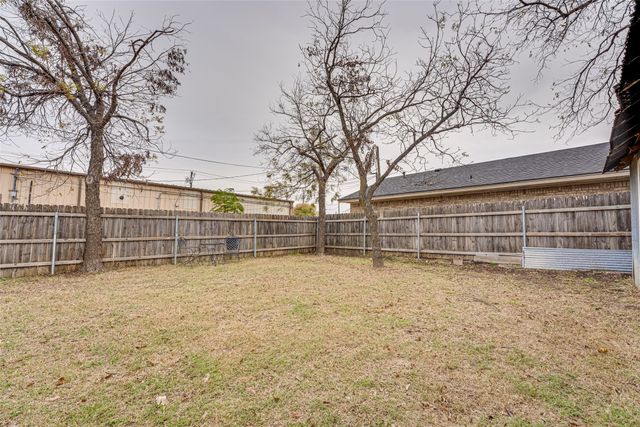 107 N Shawnee Street, Ennis, TX 75119