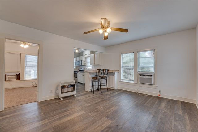 107 N Shawnee Street, Ennis, TX 75119