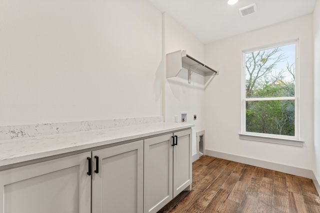 5901 S LAKESIDE HILLS Court, Granbury, TX 76048