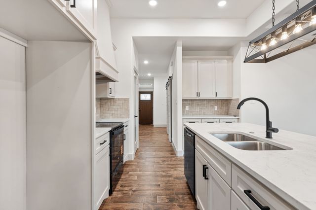 5901 S LAKESIDE HILLS Court, Granbury, TX 76048