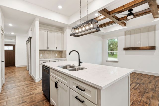 5901 S LAKESIDE HILLS Court, Granbury, TX 76048