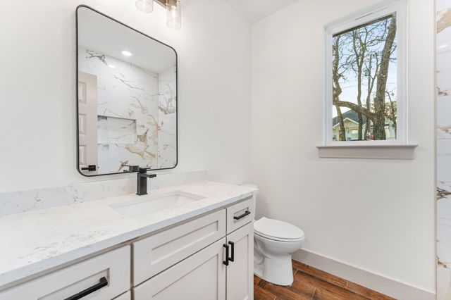 5901 S LAKESIDE HILLS Court, Granbury, TX 76048