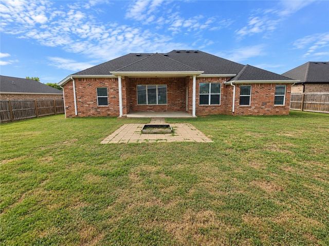 456 La Riata Street, Farmington, AR 72730