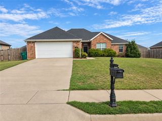 456 La Riata Street, Farmington, AR 72730