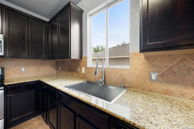 7418 DERBY VIS, Selma, TX 78154