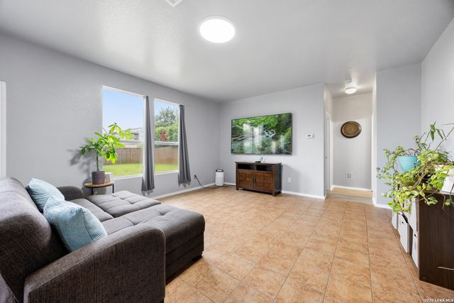7418 DERBY VIS, Selma, TX 78154