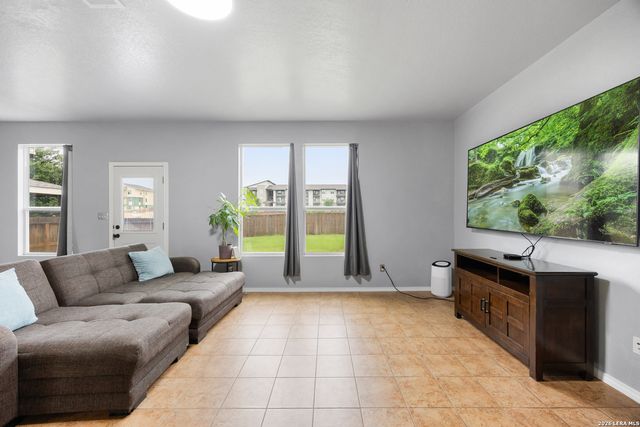 7418 DERBY VIS, Selma, TX 78154