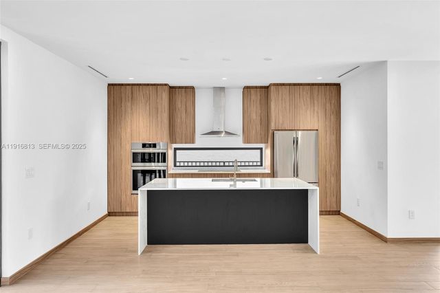 2175 SW 25th St, Miami, FL 33133