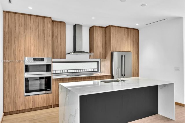 2175 SW 25th St, Miami, FL 33133