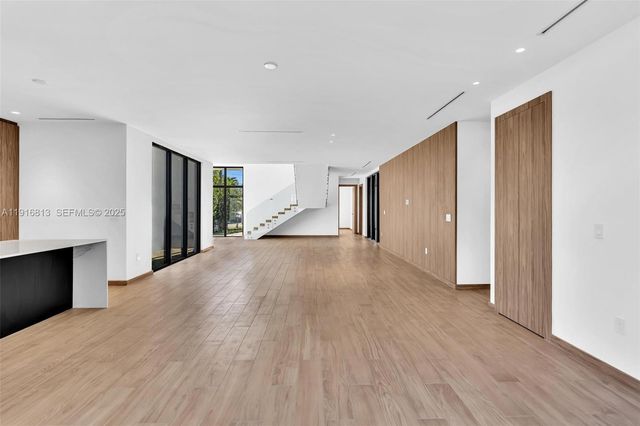 2175 SW 25th St, Miami, FL 33133