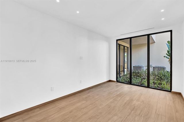 2175 SW 25th St, Miami, FL 33133