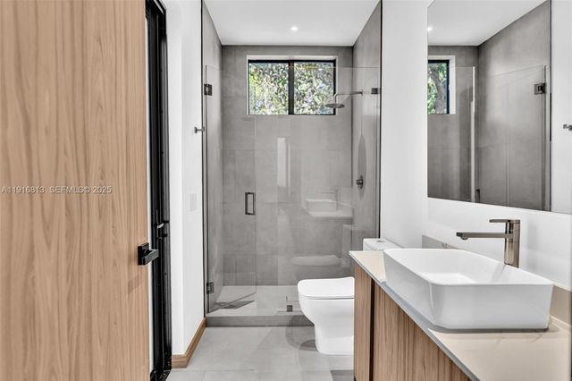 2175 SW 25th St, Miami, FL 33133