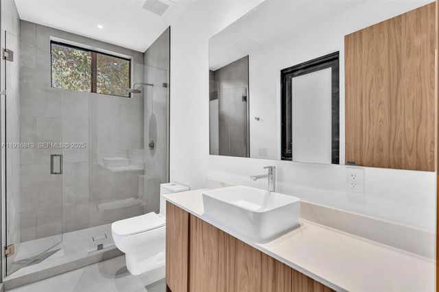 2175 SW 25th St, Miami, FL 33133