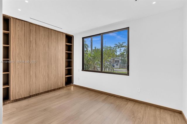 2175 SW 25th St, Miami, FL 33133