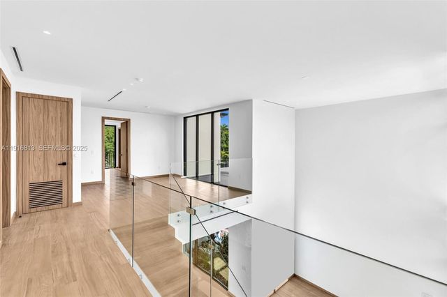 2175 SW 25th St, Miami, FL 33133