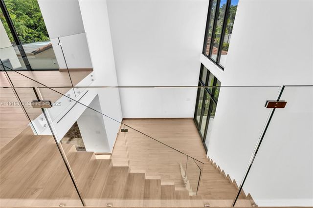 2175 SW 25th St, Miami, FL 33133