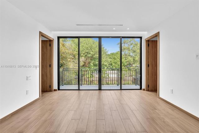 2175 SW 25th St, Miami, FL 33133