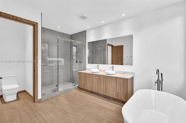 2175 SW 25th St, Miami, FL 33133