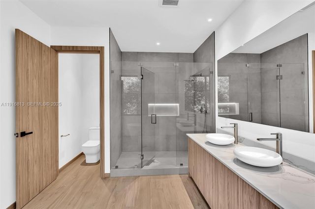 2175 SW 25th St, Miami, FL 33133