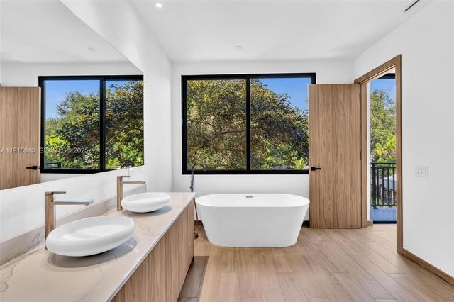 2175 SW 25th St, Miami, FL 33133