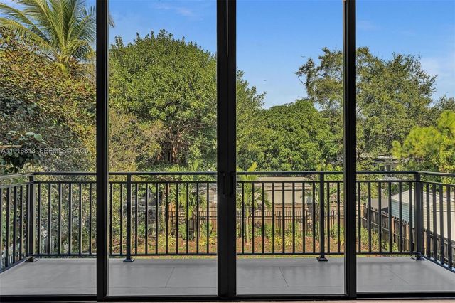 2175 SW 25th St, Miami, FL 33133