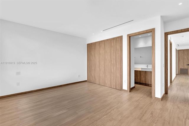 2175 SW 25th St, Miami, FL 33133