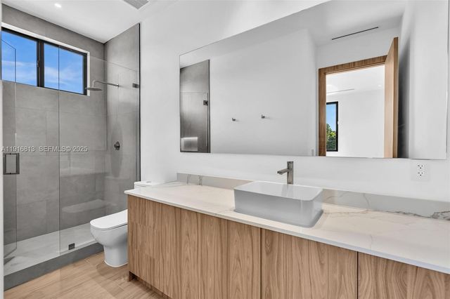 2175 SW 25th St, Miami, FL 33133