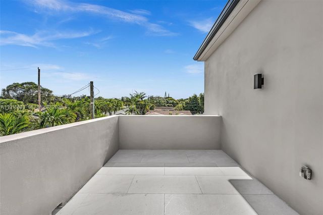 2175 SW 25th St, Miami, FL 33133