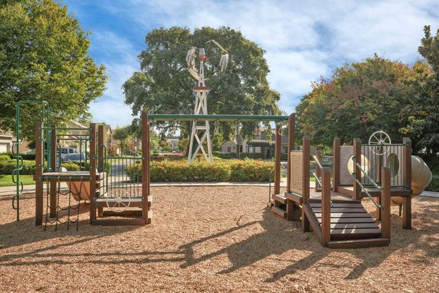 1155 Windjammer Dr, Stockton, CA 95209