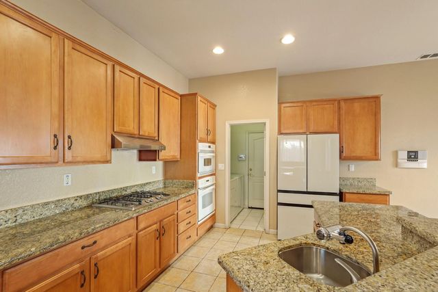 1155 Windjammer Dr, Stockton, CA 95209