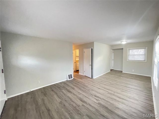 10300 Ross Circle, St Louis, MO 63137