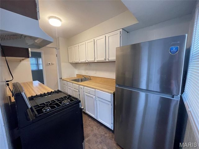 10300 Ross Circle, St Louis, MO 63137