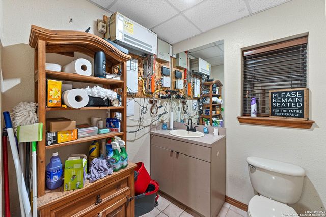 4514 Billy Sames Dr, Adkins, TX 78101