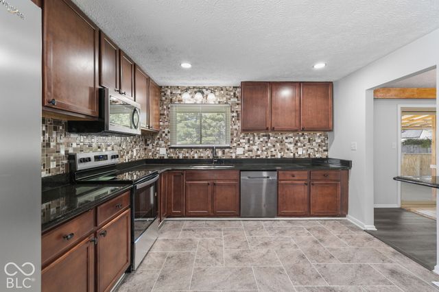 6724 S Lawndale Avenue, Indianapolis, IN 46221