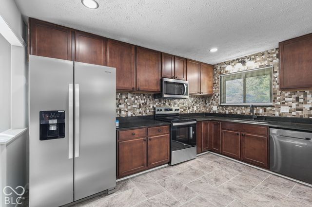 6724 S Lawndale Avenue, Indianapolis, IN 46221