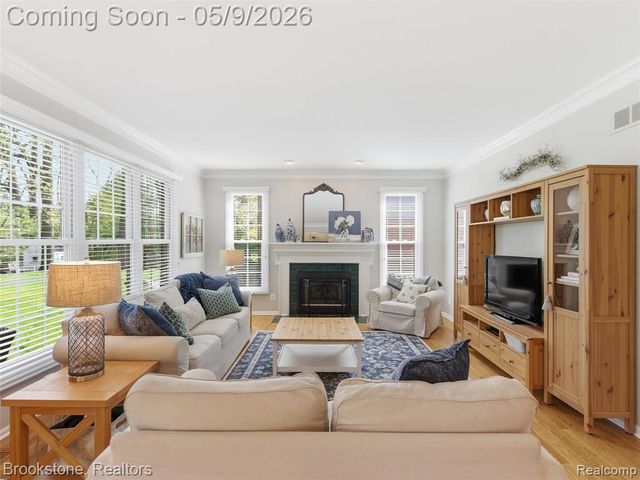 722 Lake Ridge Road, Rochester Hills, MI 48307