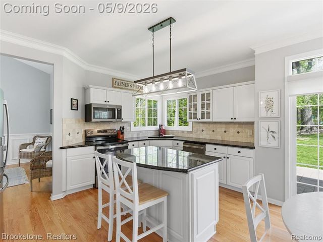 722 Lake Ridge Road, Rochester Hills, MI 48307